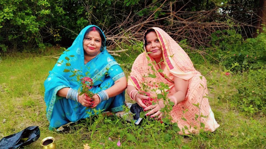 पुत्र के दीर्घायु की कामना लिए महिलाओं ने रखा निर्जला व्रत
